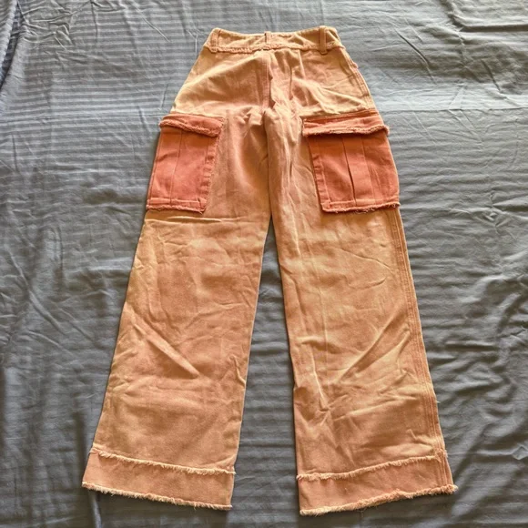 AKIRA Women’s Two-Tone Cargo Jeans Peach Coral Wide Leg High Waist XS NWT - Picture 3 of 12